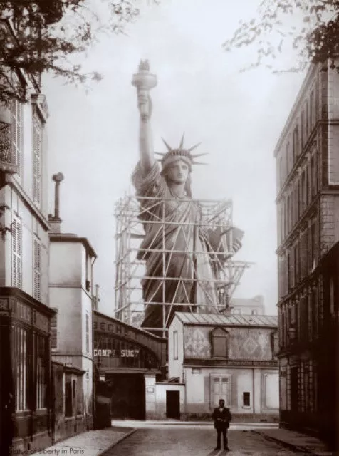 Statue of liberty under construction rue de Chazelles where Kelly & Joan live